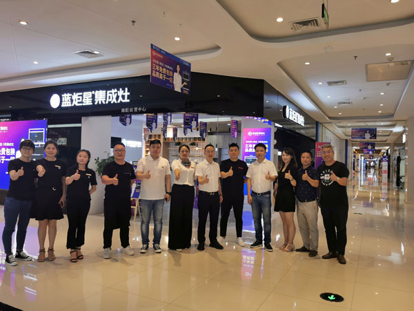 藍(lán)炬星董事長錢松良先生與喜馬拉雅總裁趙輝先生親自到門店考察