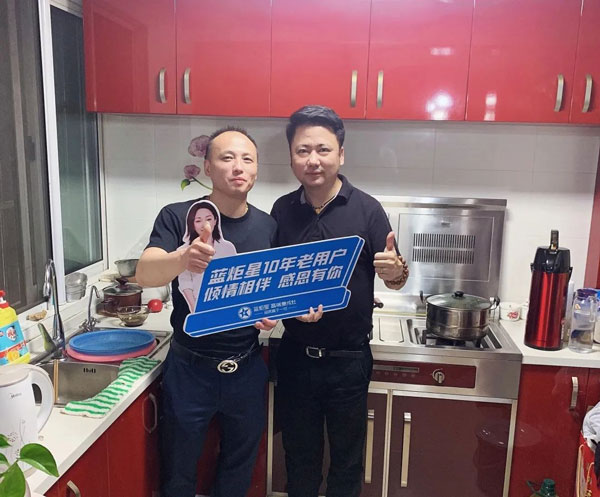 市場中心總監(jiān)馮元回訪藍炬星十年老用戶