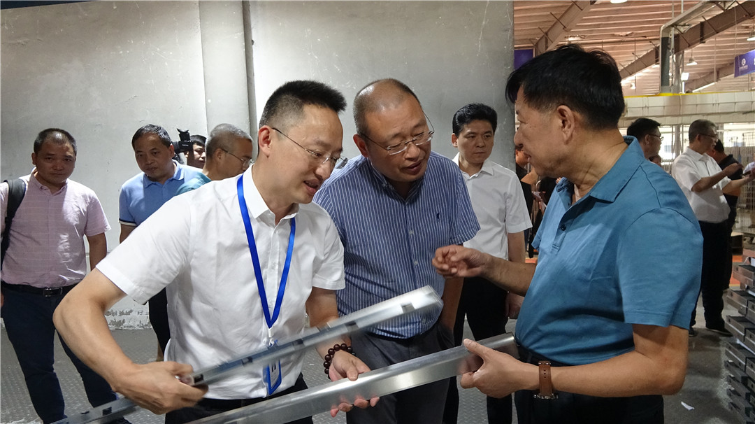 浙智專委主任毛光烈一行到訪藍炬星集成灶，交流產業(yè)數(shù)字化轉型